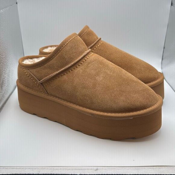 CUSHIONAIRE Women's Slip On Genuine Suede Cozy Mule Platform SIZE 9.5 WIDE CHEST - Picture 1 of 7